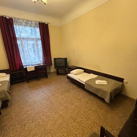 Hostel Viktorija With Private Rooms Riga Exterior photo